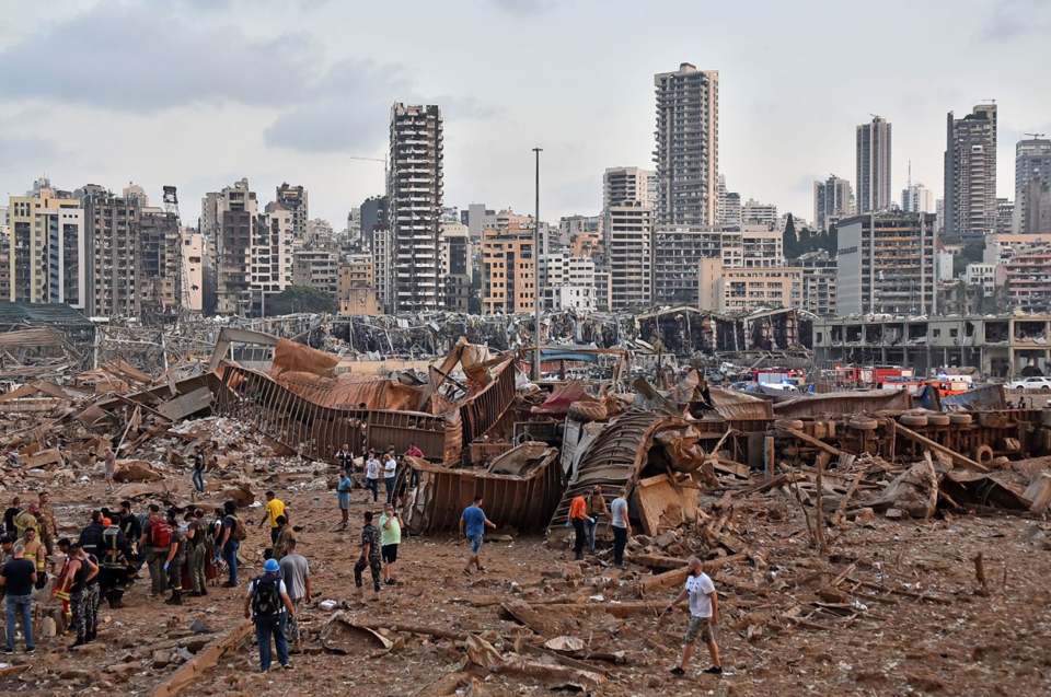 [Ảnh] Cảnh tượng như ngày tận thế sau vụ nổ kinh hoàng ở Beirut, Lebanon - Ảnh 10