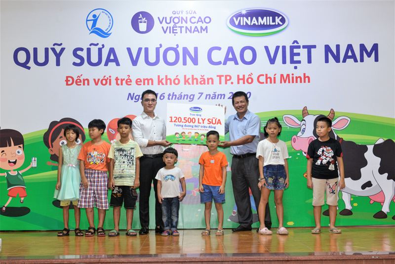 Quỹ sữa vươn cao Việt Nam và Vinamilk tiếp tục hành trình kết nối yêu thương tại TP Hồ Chí Minh - Ảnh 2