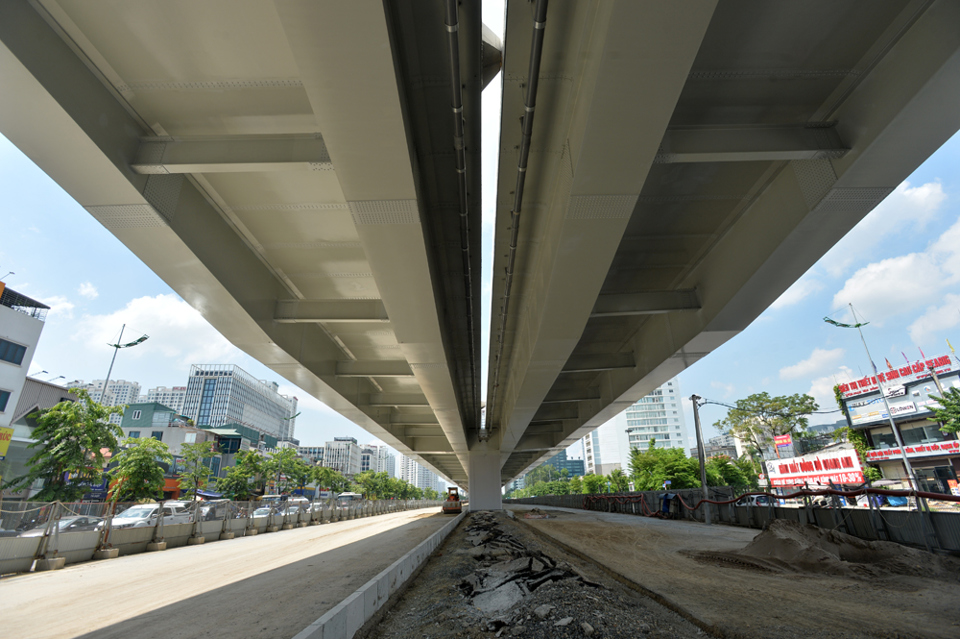 Cận cảnh đường Vành đai 3 trên cao nối cầu Thăng Long - Mai Dịch đã hoàn thành 90% - Ảnh 14