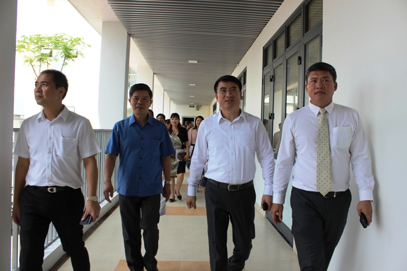 Quận Thanh Xuân: Gắn biển công trình Trường THPT Khương Đình chào mừng Đại hội Đảng bộ quận - Ảnh 6