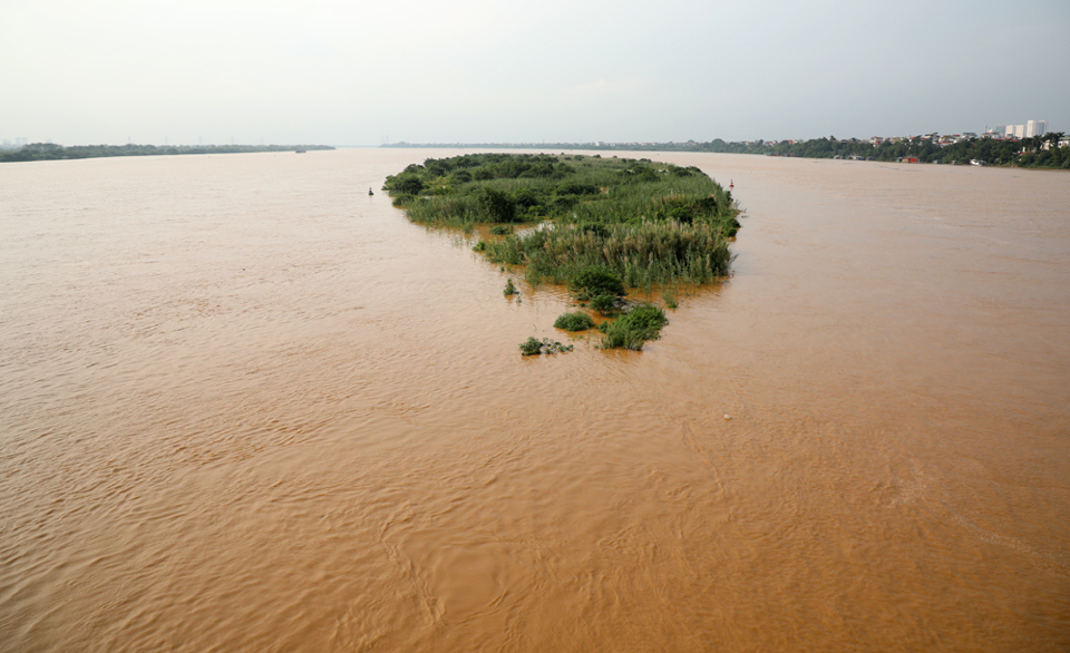 Hà Nội: Nước sông Hồng dâng cao, người dân gặp khó - Ảnh 9