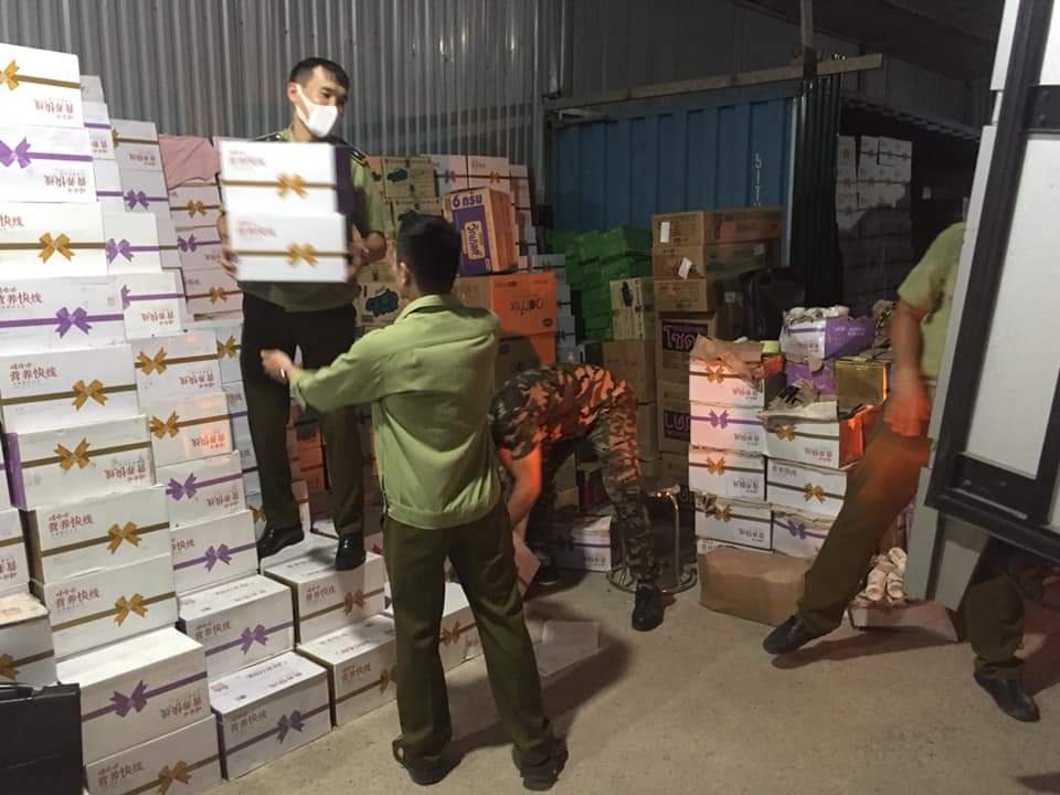 Hà Nội: Thu giữ hơn 10.000 chai sữa chua không nguồn gốc ở La Phù - Ảnh 1