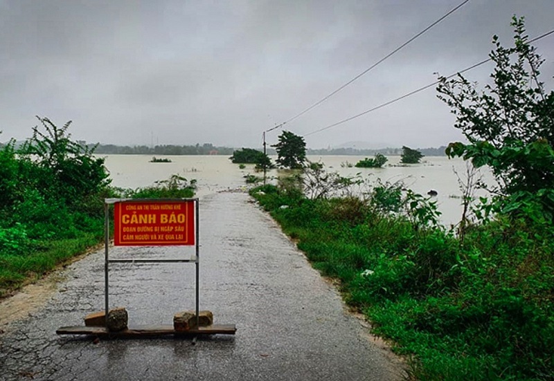 Hà Tĩnh: Nước lũ lên mức báo động, nhiều địa phương bị cô lập - Ảnh 6