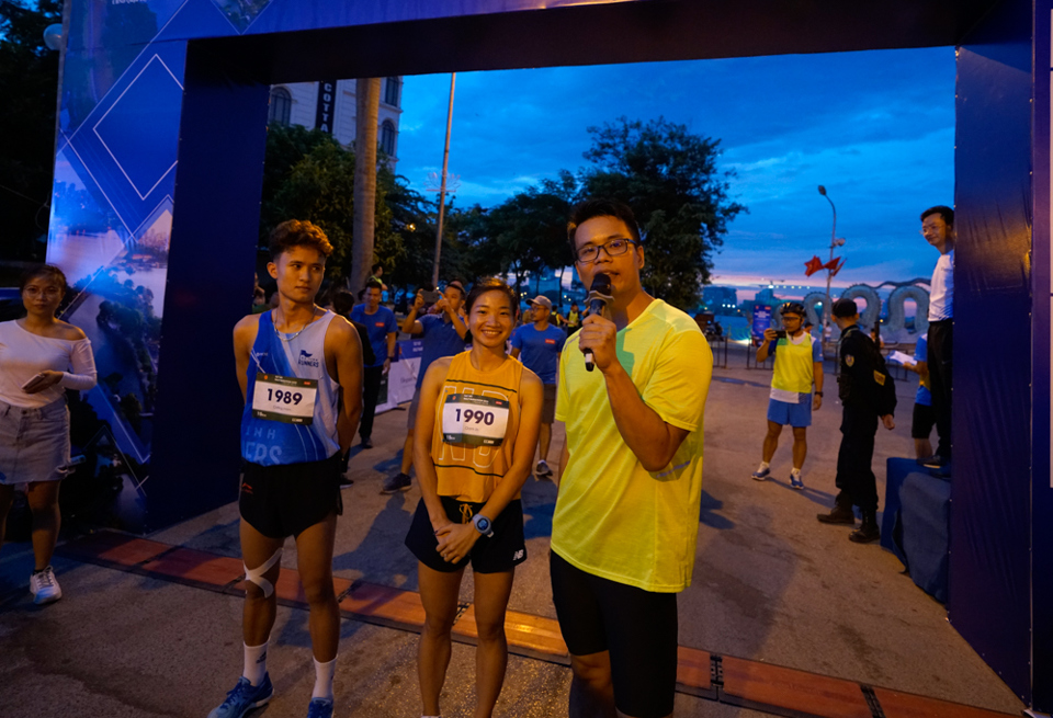Nhà vô địch SEA Games 30 phô diễn sức mạnh tại giải Tay Ho Half Marathon - Ảnh 6