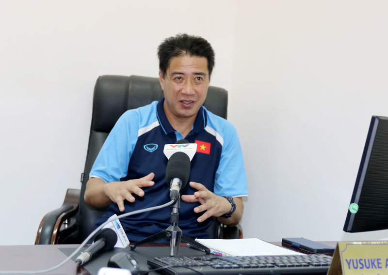 Tân Giám đốc kỹ thuật VFF "ngả mũ" với tình yêu bóng đá tại Việt Nam - Ảnh 1