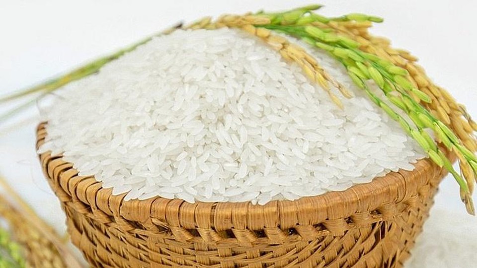 Tiêu dùng trong tuần: Giá vàng, xăng dầu, trái cây giảm mạnh; trong khi giá lúa gạo tăng cao