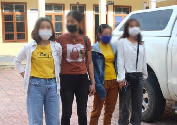 Nghệ An: Giải cứu thành công 2 thiếu nữ bị nhốt bắt phục vụ khách quán karaoke - Ảnh 1