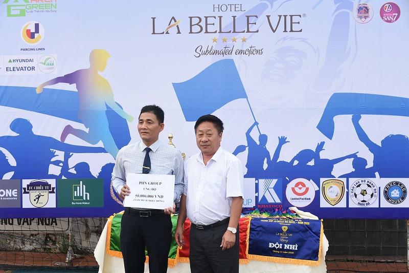 Tưng bừng khai mạc Giải bóng đá tranh Cup La Belle Vie Hotel 2020 - Ảnh 3