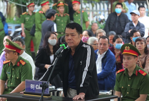 Rút súng dọa bắn lái xe tải ở Bắc Ninh, giám đốc lĩnh 18 tháng tù giam - Ảnh 1