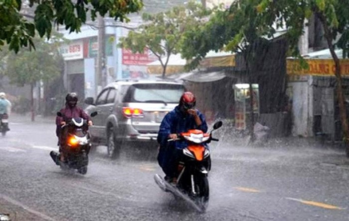 Thời tiết hôm nay 17/8: Các tỉnh miền Bắc và Hà Nội tiếp tục mưa lớn và dông - Ảnh 1