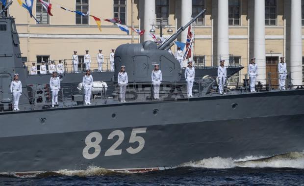 [Ảnh] Chứng kiến sức mạnh Nga trong lễ diễu binh Ngày Hải quân - Ảnh 5