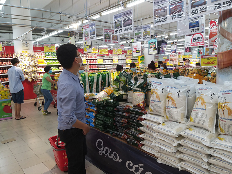 Chợ và siêu thị vẫn hoạt động bình thường, Đà Nẵng trấn an người dân - Ảnh 2