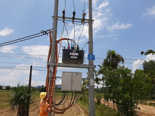 Hoàn thiện lưới điện tiếp nhận các xã ở huyện Nghĩa Hành - Ảnh 2
