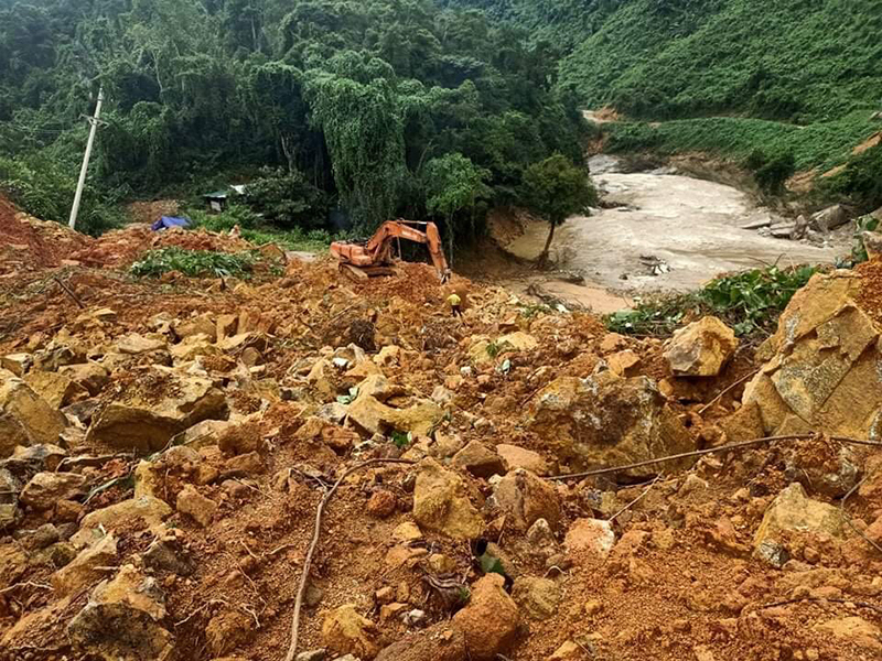 Cứu hộ tại thủy điện Rào Trăng 3: Các lực lượng tiếp tục vào khu vực sạt lở, khẩn trương tìm kiếm nạn nhân - Ảnh 2