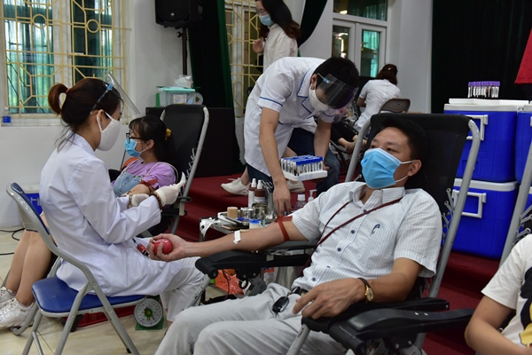 Ngày hội hiến máu phường Mai Dịch: Vận động được gần 400 đơn vị máu - Ảnh 3