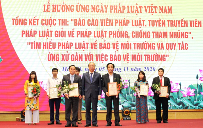 Phó Bí thư Thành ủy Nguyễn Văn Phong: Ngày Pháp luật Việt Nam phải đi vào cuộc sống, thực sự thiết thực, ý nghĩa - Ảnh 4