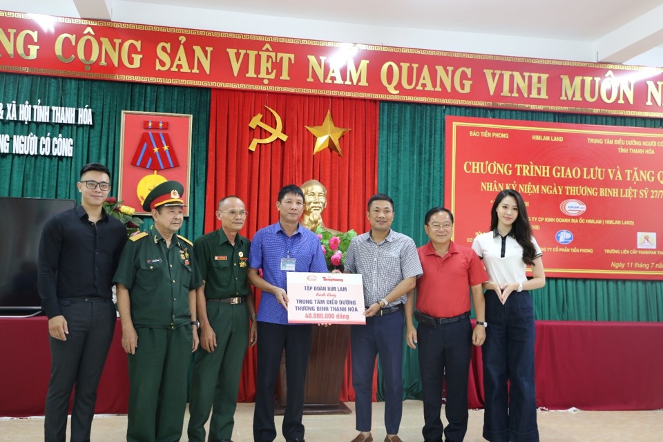 Him Lam Land thăm, tặng quà 10 trung tâm điều dưỡng thương binh nặng và người có công - Ảnh 1