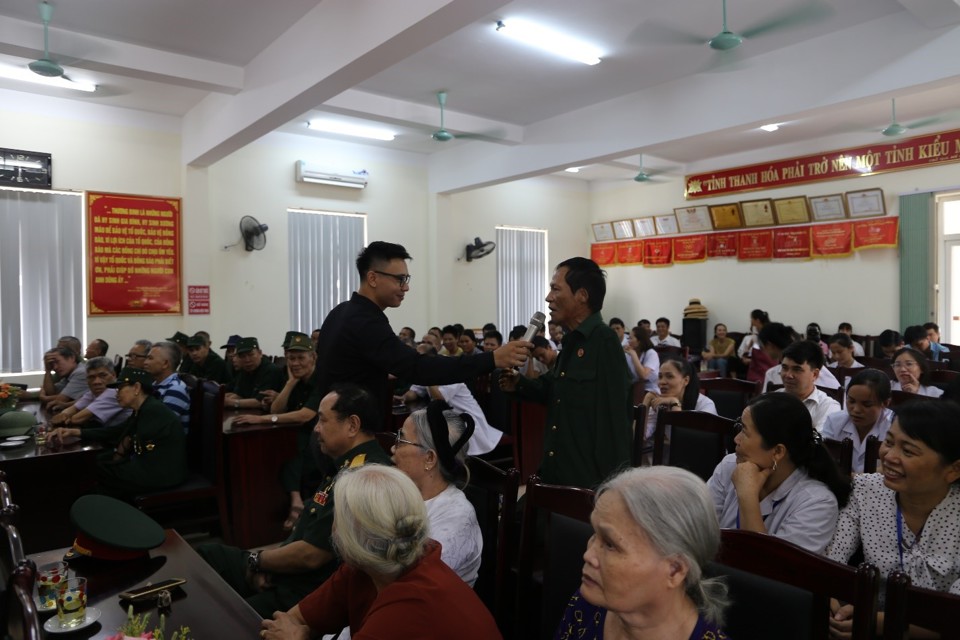 Him Lam Land thăm, tặng quà 10 trung tâm điều dưỡng thương binh nặng và người có công - Ảnh 4