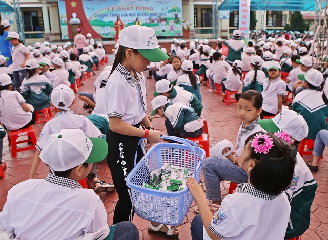 Tỉnh Hà Nam phát động Chương trình Sữa học đường năm học 2020 - 2021 - Ảnh 3