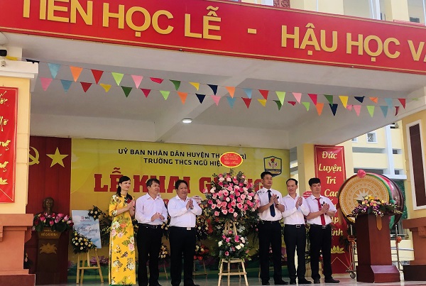 Học sinh huyện Thanh Trì hân hoan trong ngày khai trường - Ảnh 5
