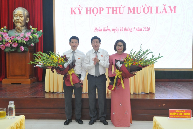 Ông Phạm Tuấn Long được bầu giữ chức Chủ tịch UBND quận Hoàn Kiếm - Ảnh 3