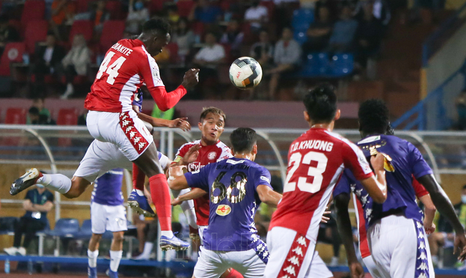 [Ảnh] Quang Hải ''nhảy múa'' với trái bóng giúp Hà Nội FC thắng TP Hồ Chí Minh - Ảnh 10