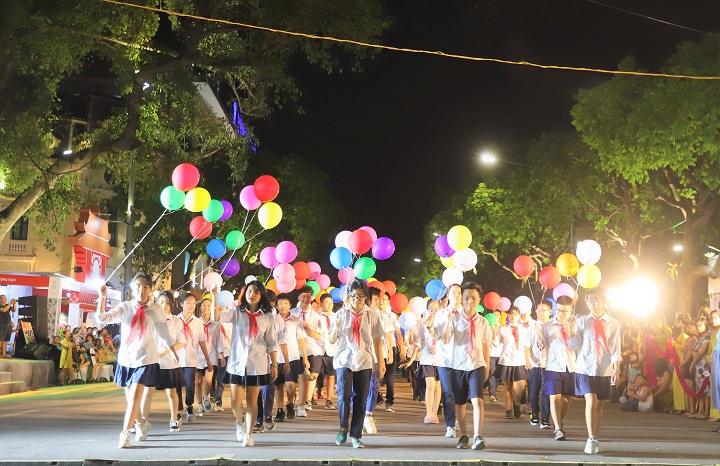 Hội tụ sắc màu văn hóa truyền thống trong lễ hội đường phố "Hà Nội - điểm đến xanh" - Ảnh 1