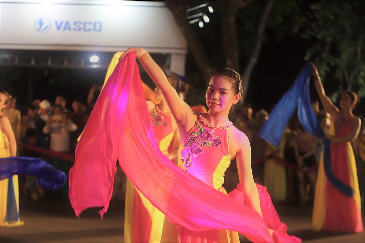Hội tụ sắc màu văn hóa truyền thống trong lễ hội đường phố "Hà Nội - điểm đến xanh" - Ảnh 12