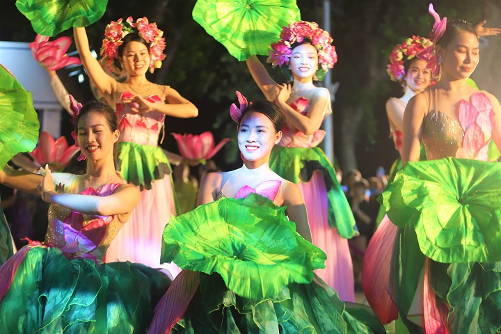 Hội tụ sắc màu văn hóa truyền thống trong lễ hội đường phố "Hà Nội - điểm đến xanh" - Ảnh 13