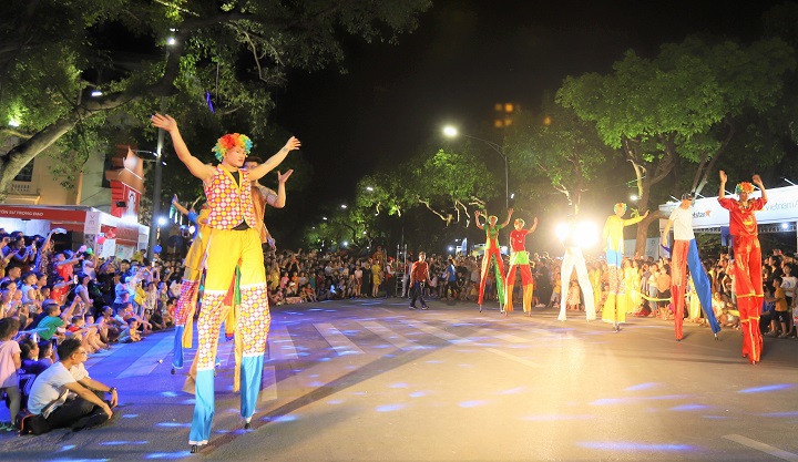 Hội tụ sắc màu văn hóa truyền thống trong lễ hội đường phố "Hà Nội - điểm đến xanh" - Ảnh 17