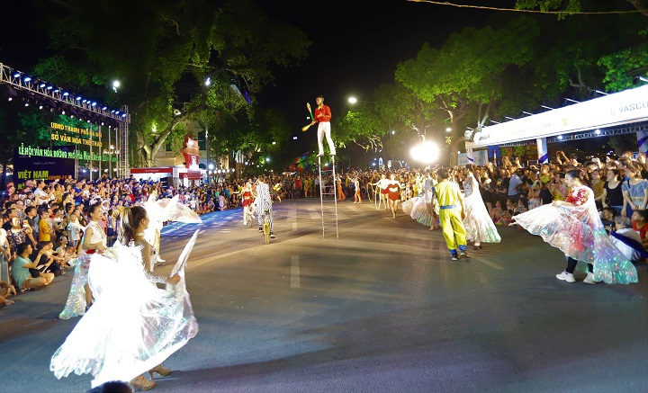 Hội tụ sắc màu văn hóa truyền thống trong lễ hội đường phố "Hà Nội - điểm đến xanh" - Ảnh 18