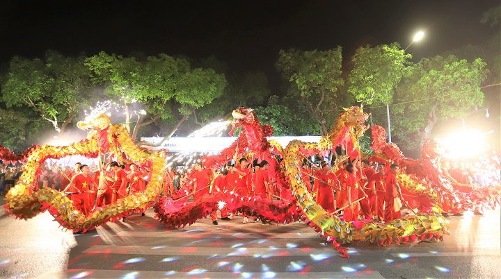 Hội tụ sắc màu văn hóa truyền thống trong lễ hội đường phố "Hà Nội - điểm đến xanh" - Ảnh 2