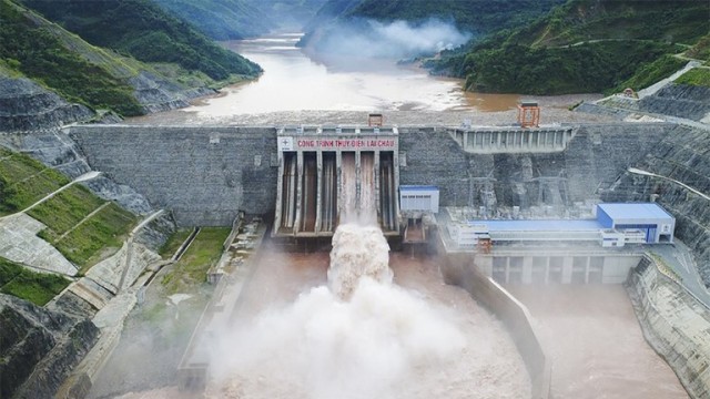 Thủy điện Lai Châu đang mở 3 cửa xả lũ - Ảnh 1
