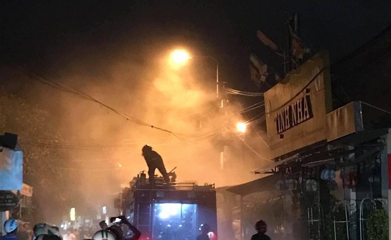 Quảng Ngãi: Hàng loạt vụ hỏa hoạn trong thời gian khắc phục hậu quả bão số 9 - Ảnh 1