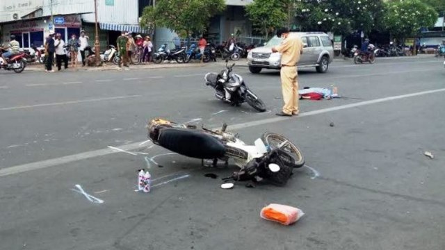 Tai nạn giao thông là một vấn đề nghiêm trọng tại Việt Nam. Hình ảnh này sẽ giúp bạn hiểu hơn về xu hướng an toàn giao thông và các biện pháp cần thiết để giảm thiểu tai nạn. Bạn sẽ tìm thấy những thông tin hữu ích để nâng cao kiến thức và kĩ năng lái xe an toàn hơn.