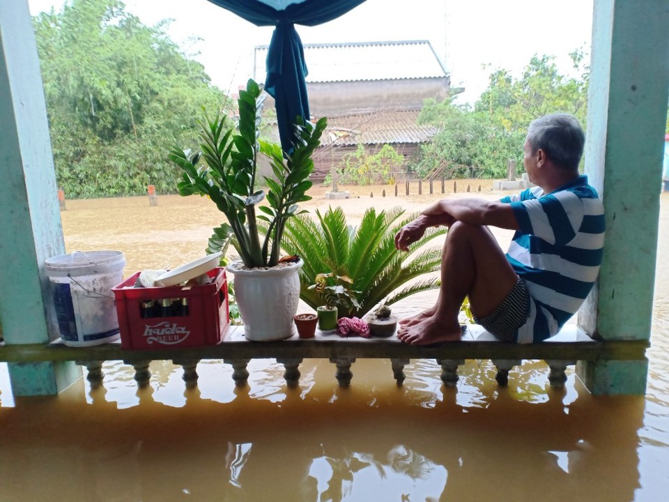 Lũ lụt miền Trung: Lũ vượt mốc lịch sử, 8 người thiệt mạng - Ảnh 20