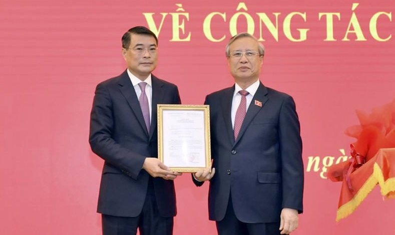 Trao quyết định điều động ông Lê Minh Hưng giữ chức Chánh Văn phòng Trung ương Đảng - Ảnh 1