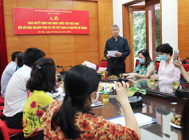 Hà Nội: Lần đầu tiên trao quyết định nhập quốc tịch Việt Nam cho công dân nước ngoài - Ảnh 2