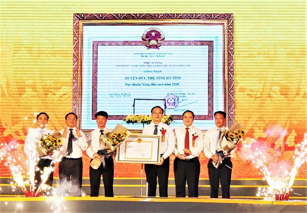 Hà Tĩnh: Đức Thọ đón Bằng công nhận huyện đạt chuẩn Nông thôn mới - Ảnh 2