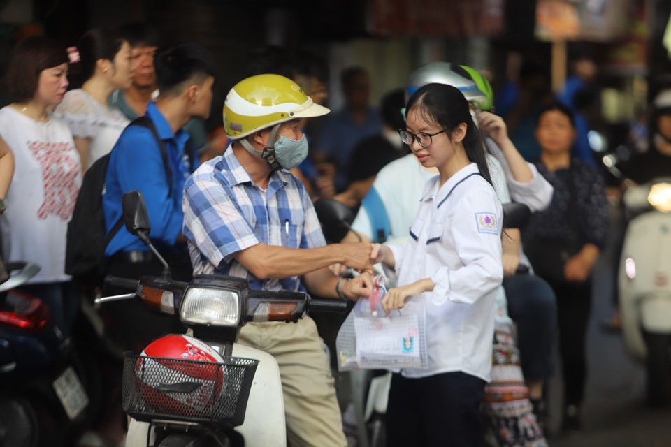 Hà Nội: Hôm nay, gần 89.000 thí sinh thi vào lớp 10 - Ảnh 7