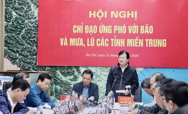 Phó Thủ tướng Trịnh Đình Dũng: Cấp ngay 5 tấn xúc xích cho 5 tỉnh vùng lũ miền Trung - Ảnh 1