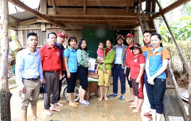 Huyện Sóc Sơn trao tặng hơn 1 tỷ đồng nhu yếu phẩm cho đồng bào vùng lũ Quảng Trị - Ảnh 1