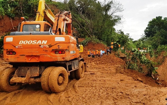 Tìm thấy 14 thi thể cán bộ, chiến sĩ Đoàn 337 bị vùi lấp do sạt lở ở Quảng Trị - Ảnh 6