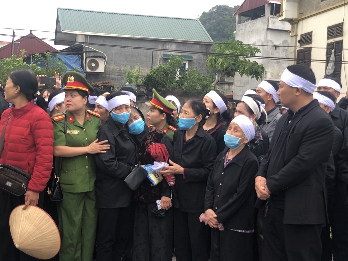 Hà Nội: Dòng người thương tiếc tiễn biệt Thiếu tướng Nguyễn Hữu Hùng - Ảnh 2