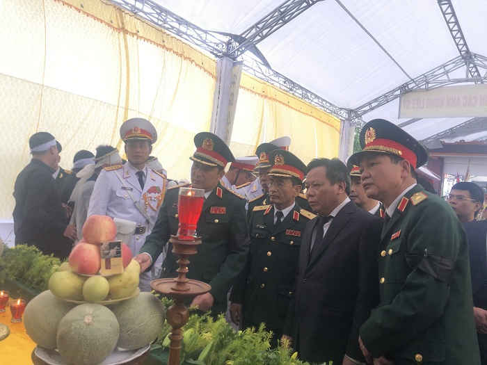 Hà Nội: Dòng người thương tiếc tiễn biệt Thiếu tướng Nguyễn Hữu Hùng - Ảnh 4