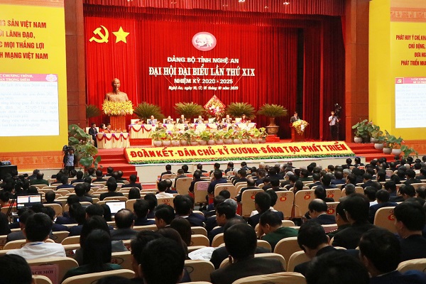 Thủ tướng Nguyễn Xuân Phúc: Nghệ An cần biến khát vọng thành hiện thực sớm hơn kế hoạch - Ảnh 3