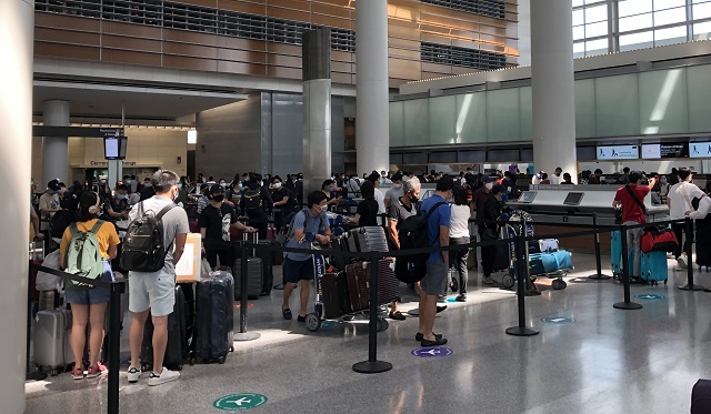 Đưa hơn 340 công dân Việt Nam từ sân bay San Francisco về nước an toàn - Ảnh 1