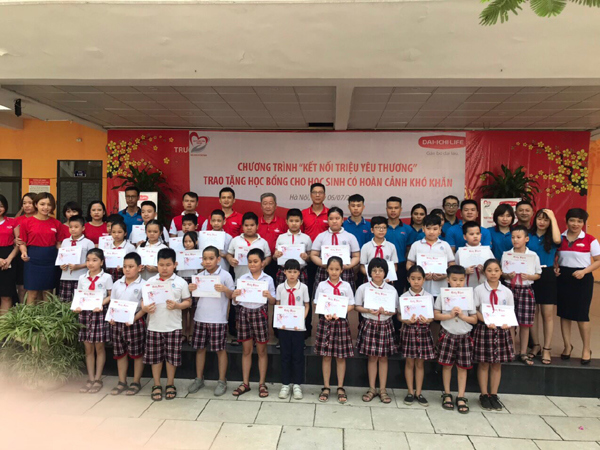 Dai-ichi tặng 43 triệu đồng cho học sinh hoàn cảnh khó khăn tại Hà Nội - Ảnh 1