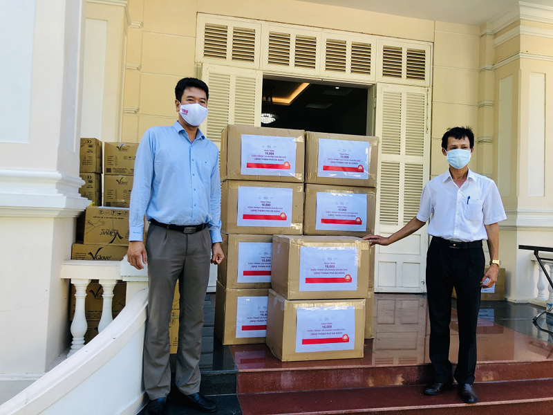 Tập đoàn BRG và ngân hàng SeABank ủng hộ 1 tỷ đồng và 20.000 khẩu trang cho Đà Nẵng phòng chống dịch Covid-19 - Ảnh 2