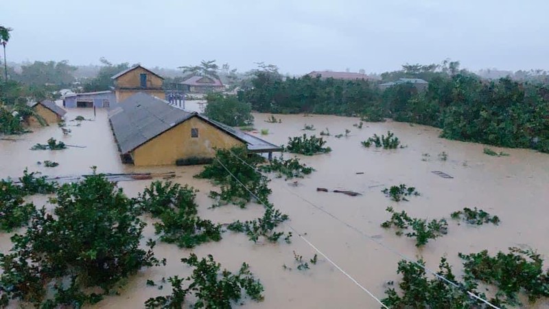 60 người chết do mưa lũ, hàng nghìn hộ dân vẫn còn ngập lụt - Ảnh 1